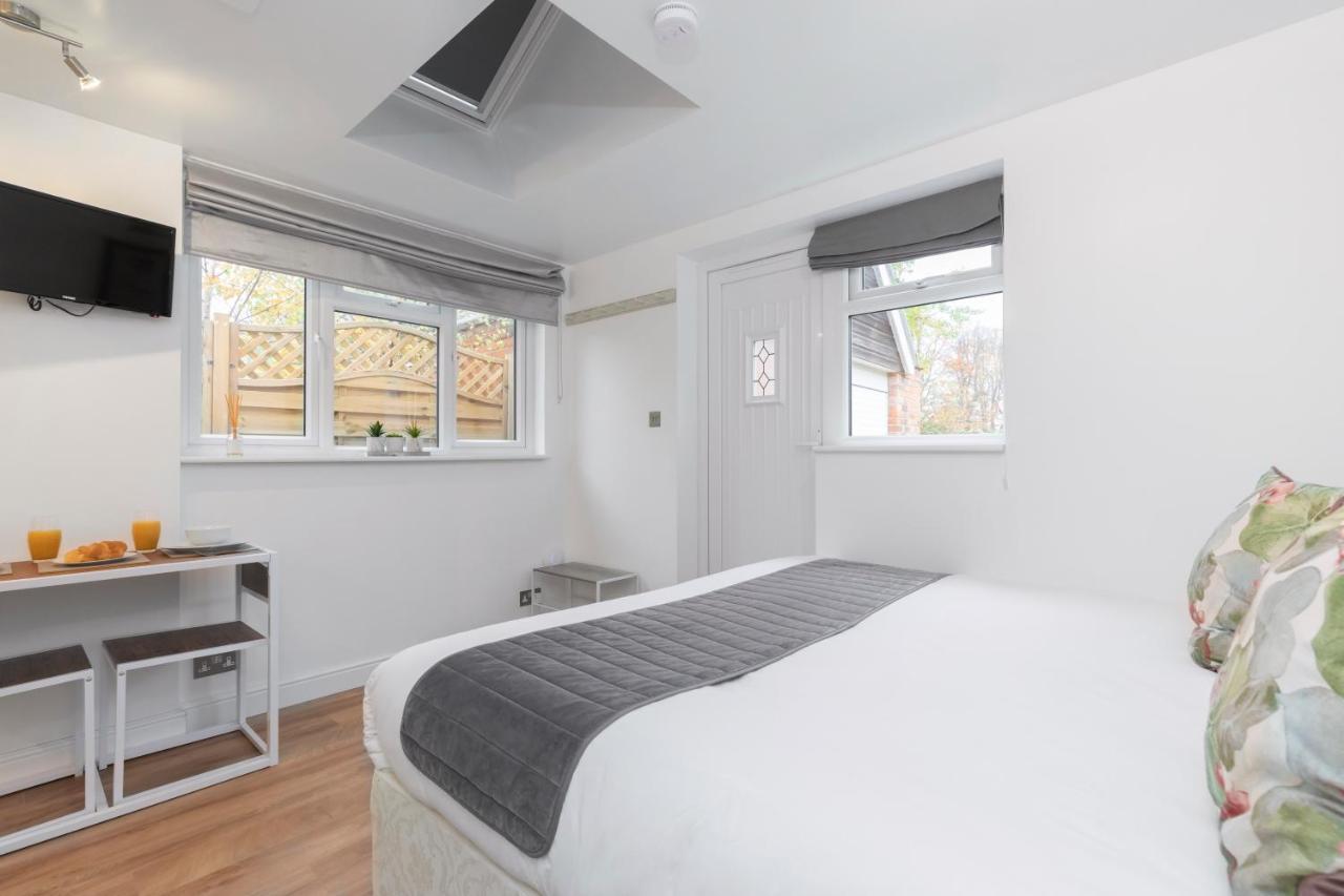 Modern Self Contained Studio Home Cheltenham Exterior foto